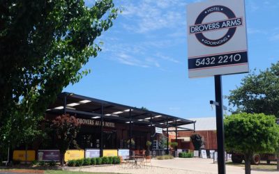 Country Pub Feel with a Thai Menu – Drovers Arms Hotel Goornong Hotel